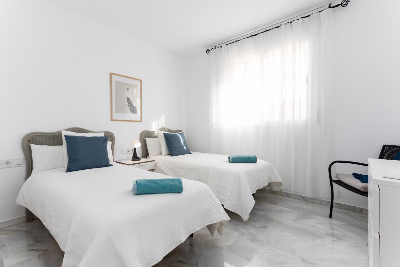 Golden Mile Luxury Ground Floor Near Puente Apartment